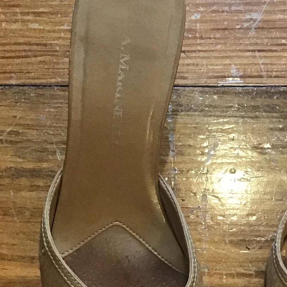 A Marinelli slide/heels